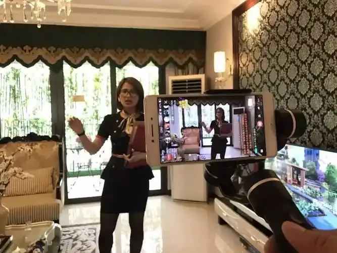 妻友直播用户评价头像展示图